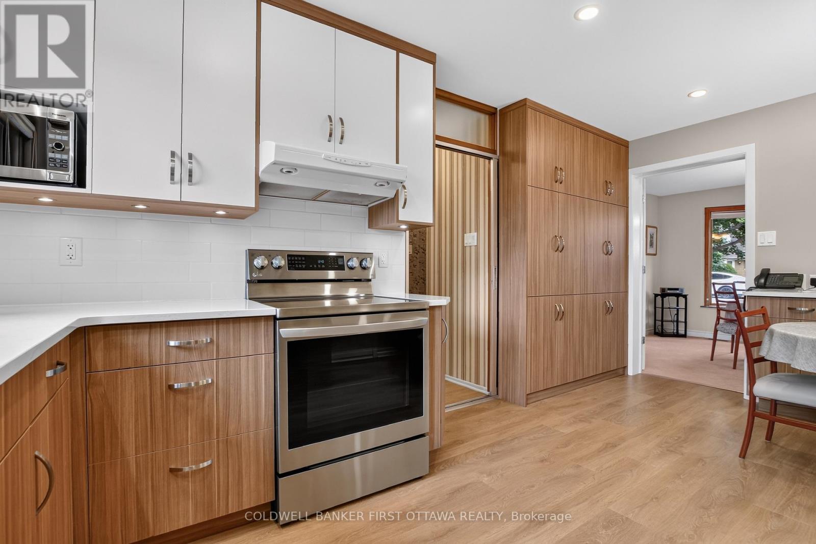 6 COSBURN AVENUE - 23