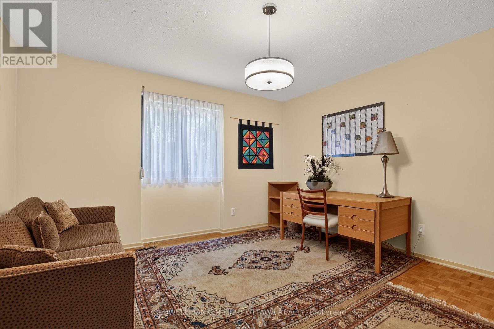 6 COSBURN AVENUE - 32