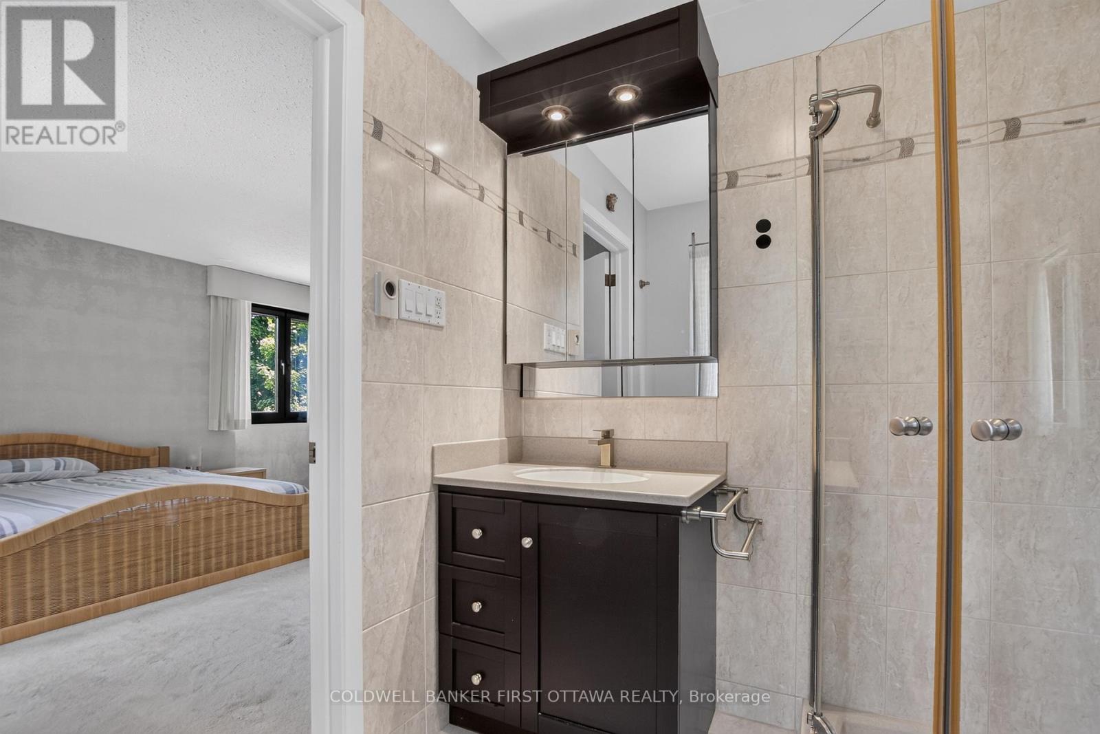 6 COSBURN AVENUE - 40