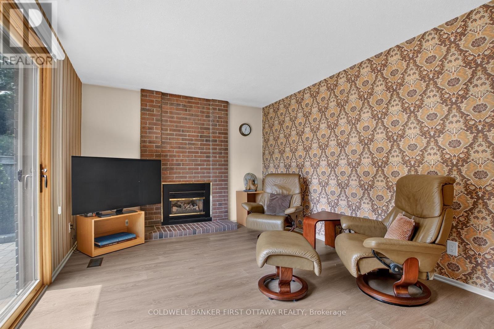 6 COSBURN AVENUE - 7