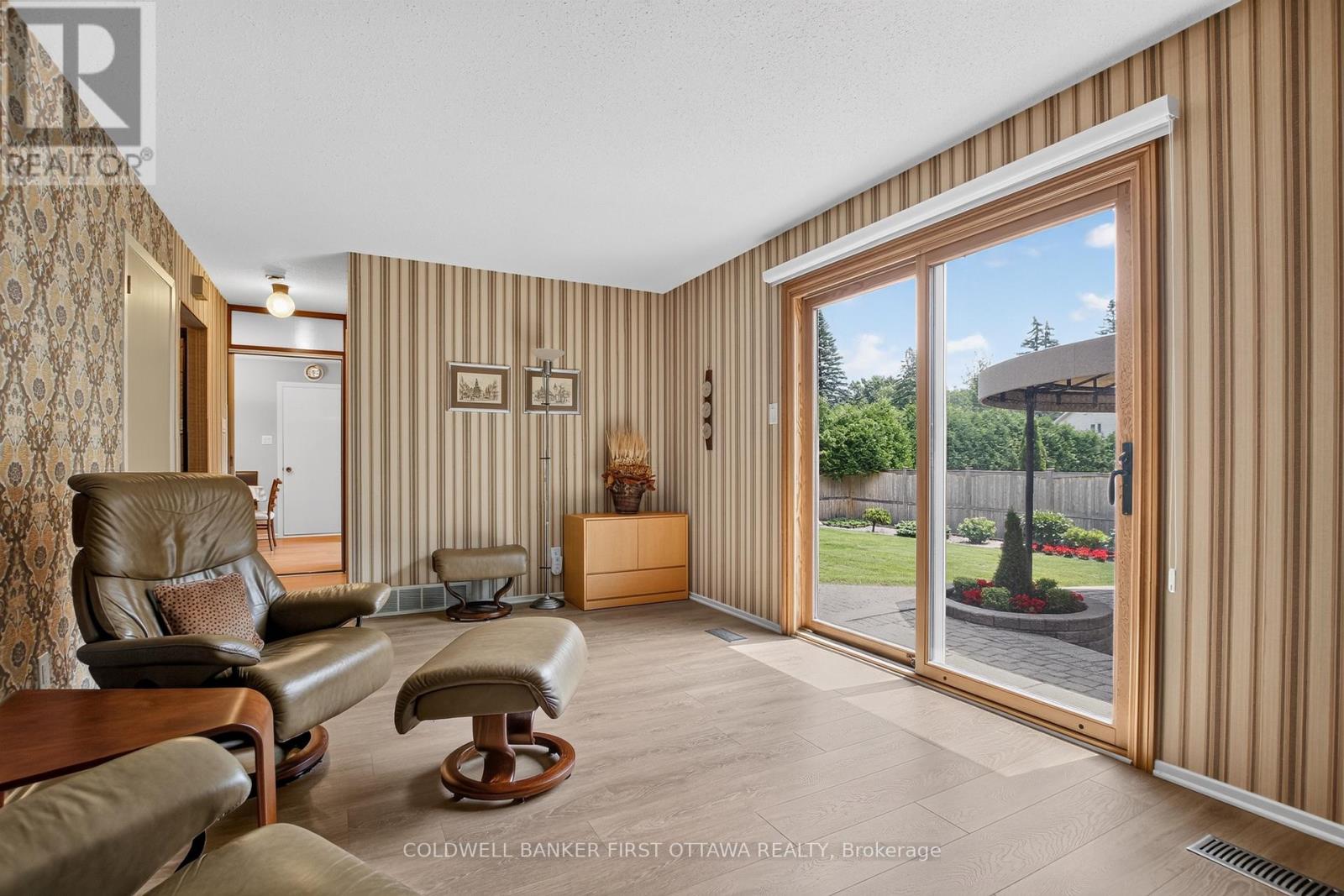 6 COSBURN AVENUE - 8