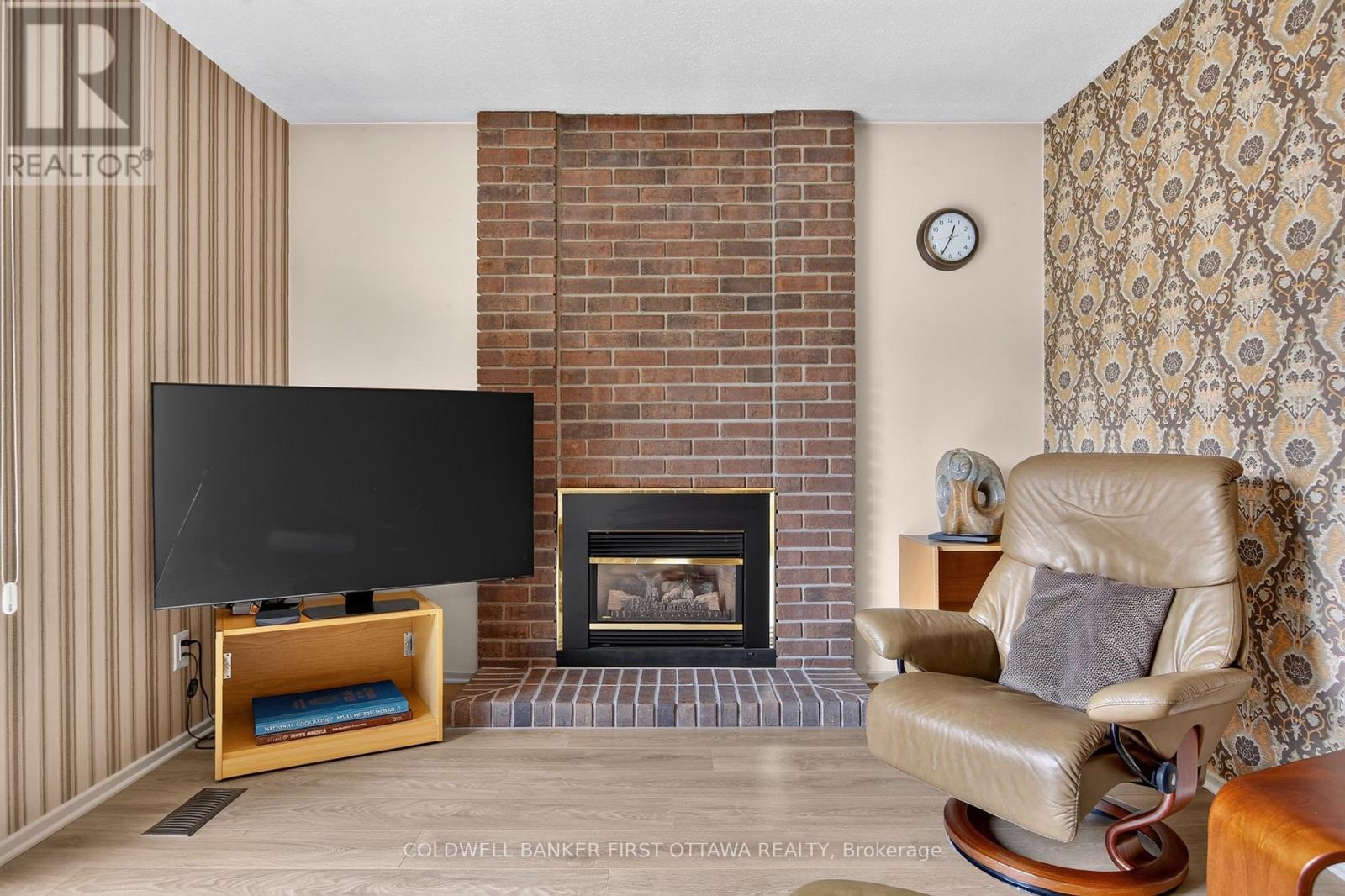 6 COSBURN AVENUE - 9