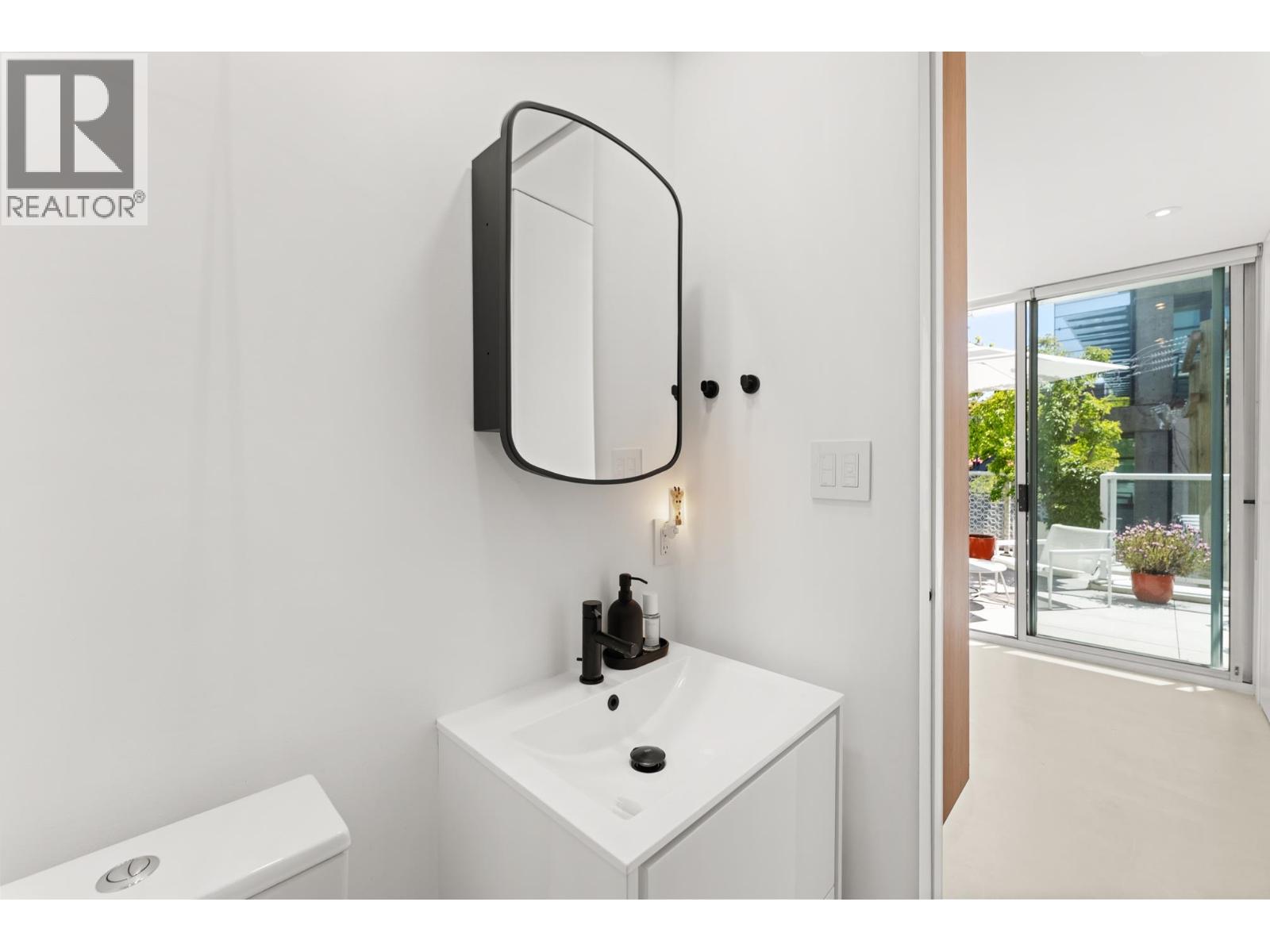 2 Bed, 2 Bath House for Sale in Vancouver – 6 1650 W 1ST AVENUE, Vancouver – MLS# R3147565 - Image 21