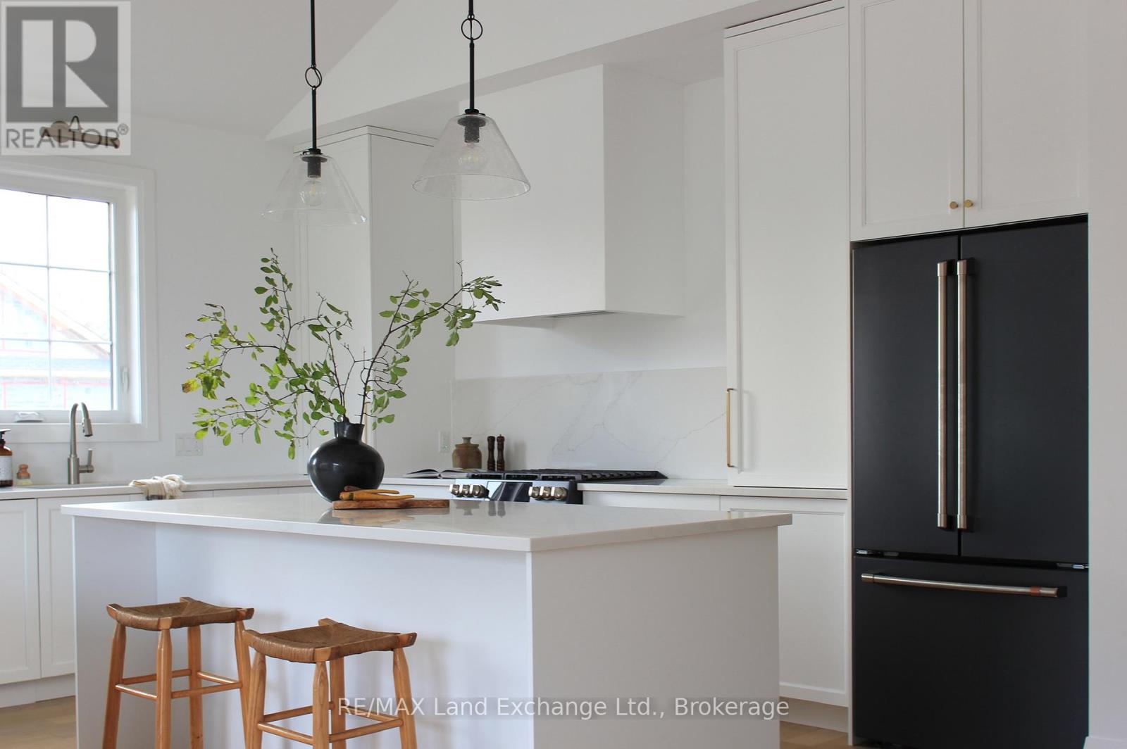 25 LAKEFOREST DRIVE - 5
