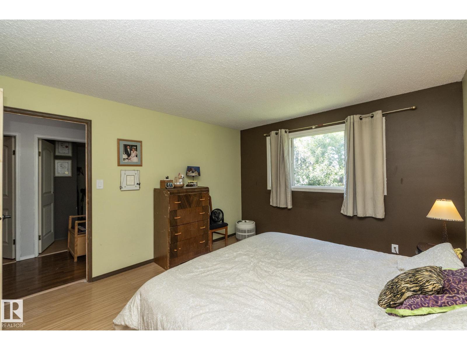 3608 44 ST - 20