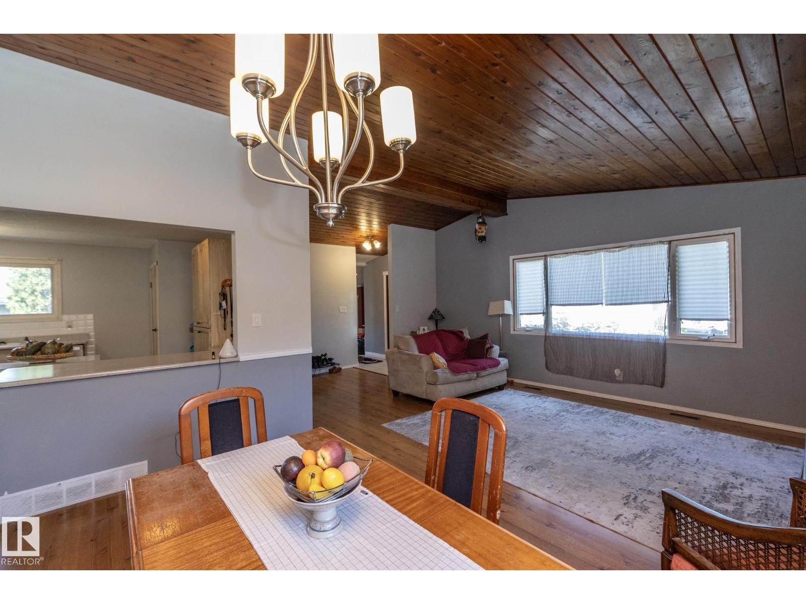 3608 44 ST - 7