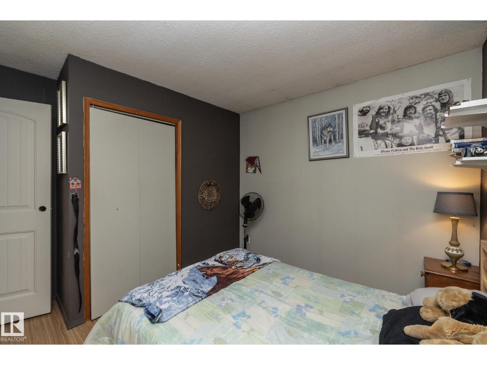 3608 44 ST - 16