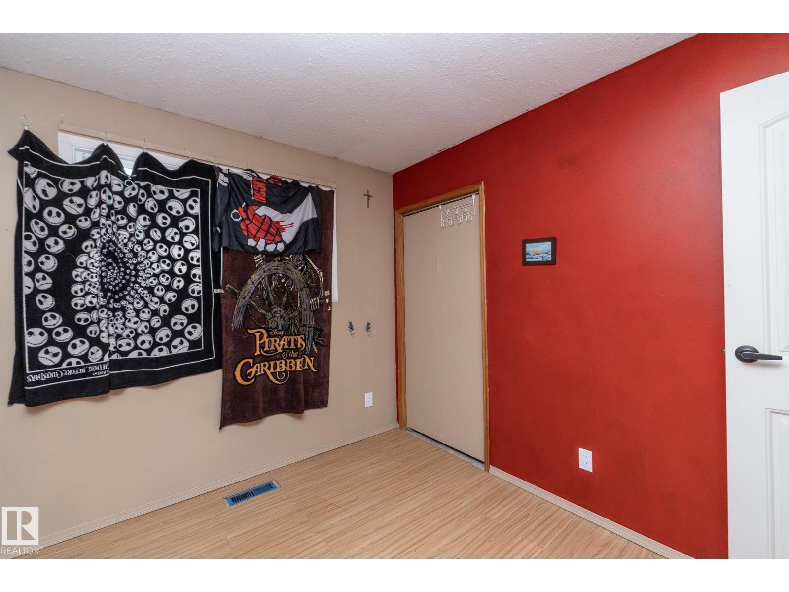 3608 44 ST - 38