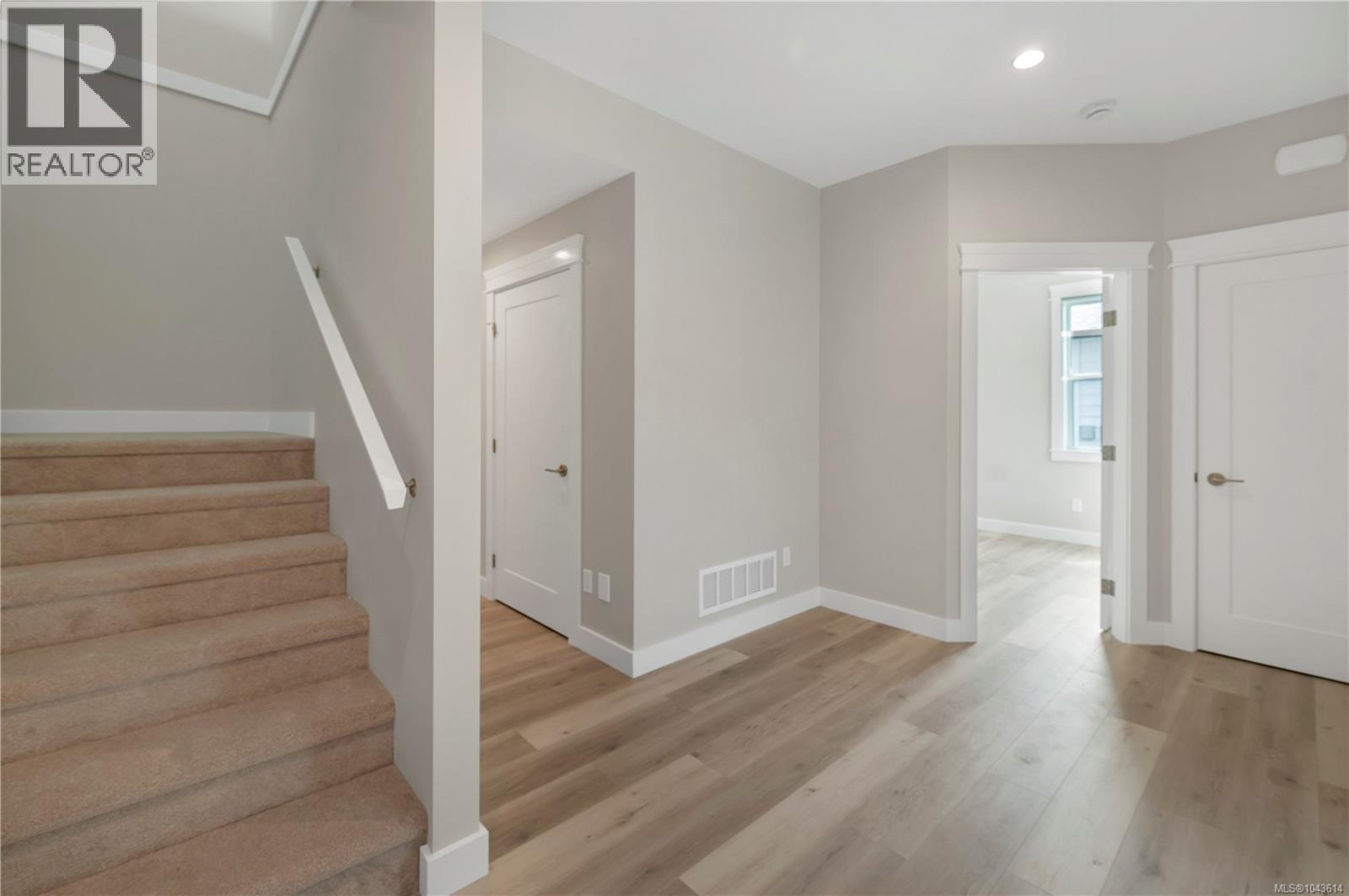 241 Walworth Rd S - 32