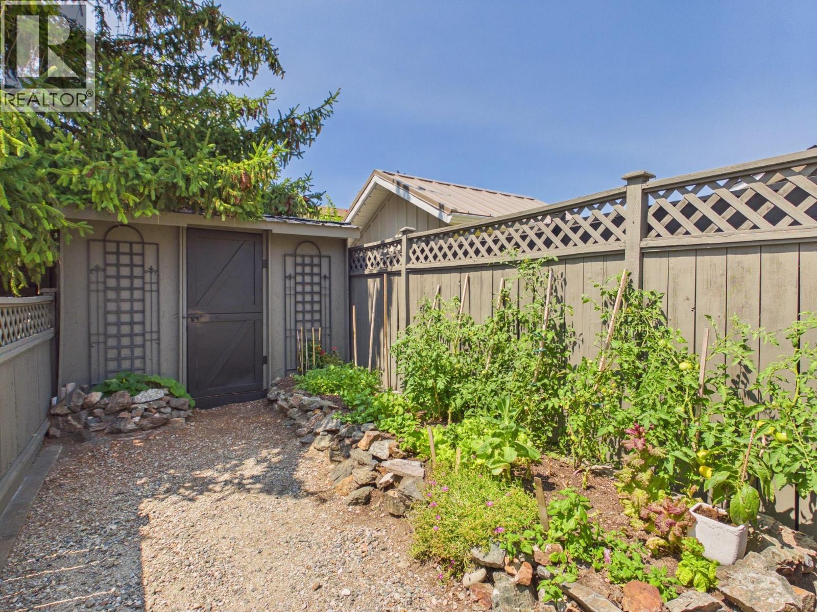 22 Willow Crescent - 63