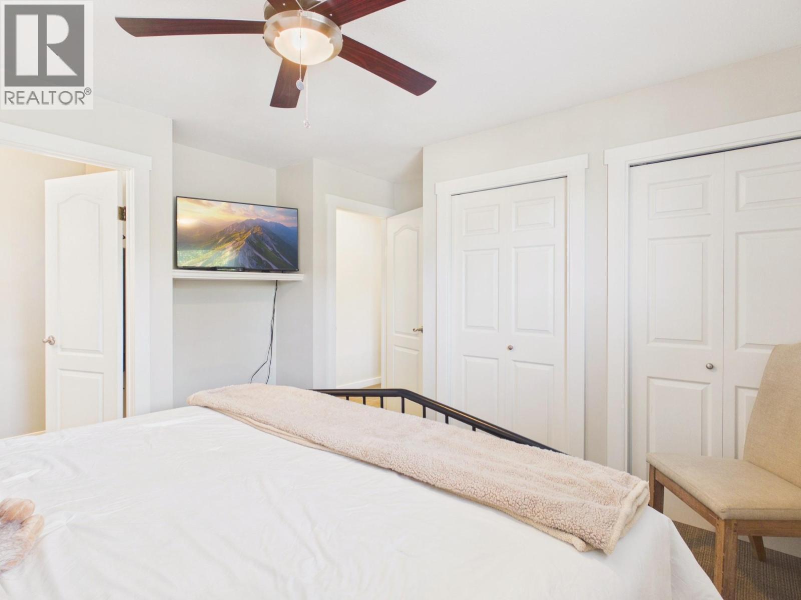 22 Willow Crescent - 55