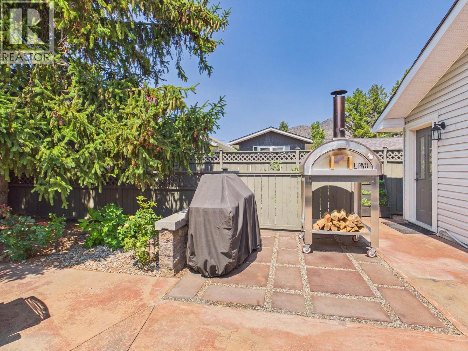 22 Willow Crescent - 64