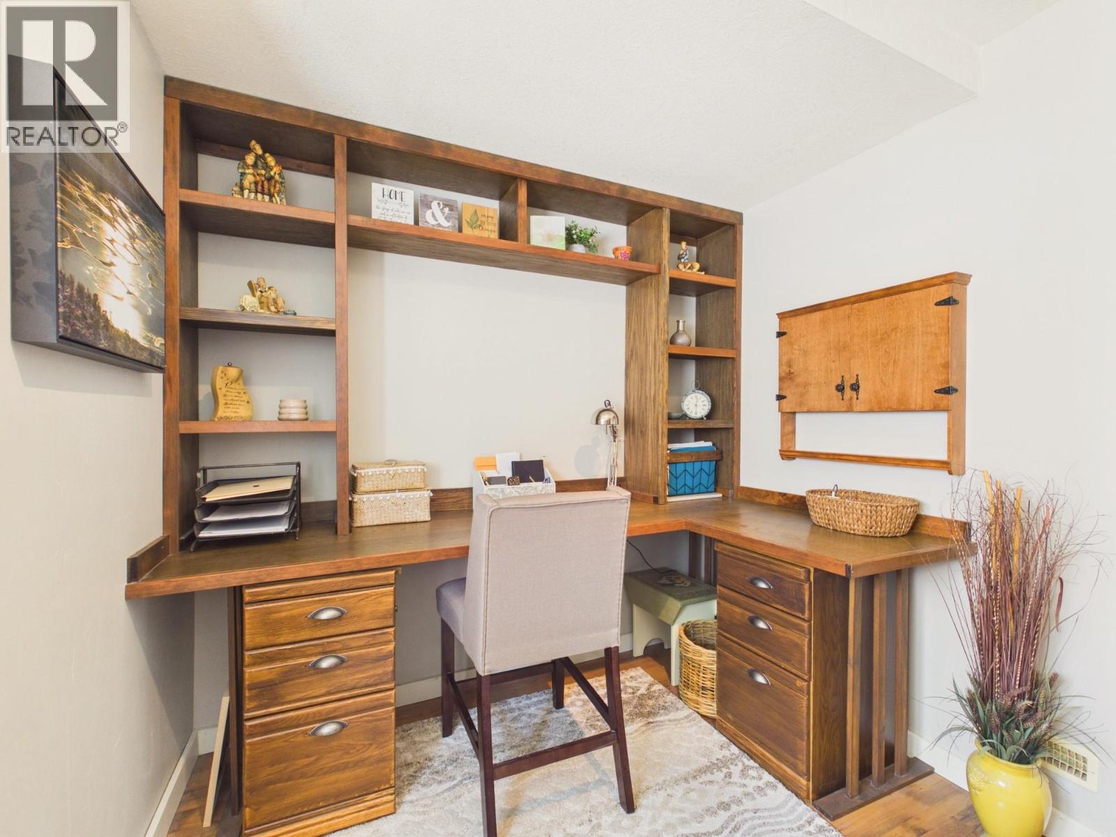 22 Willow Crescent - 23