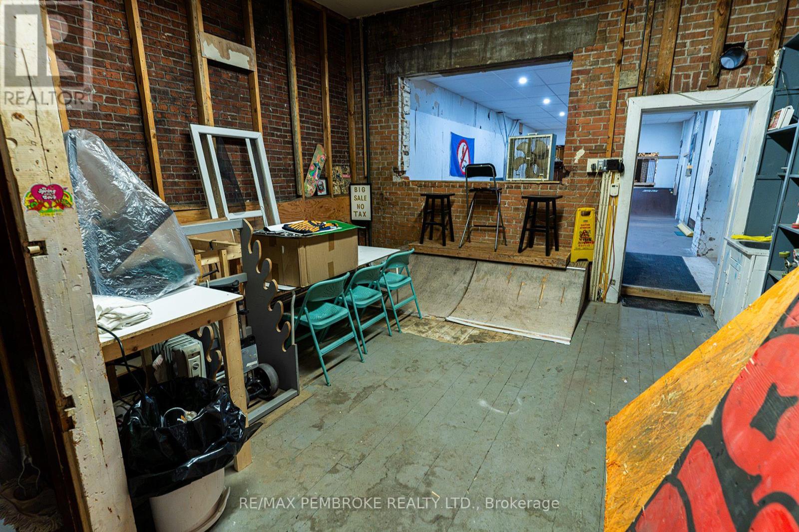 Studio for Rent in Ottawa – 109 PEMBROKE STREET W, Ottawa – By Peter Sagos - Image 12