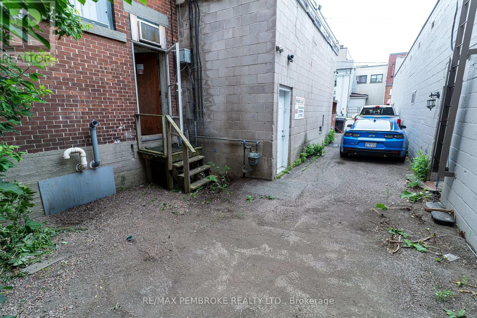 Studio for Rent in Ottawa – 109 PEMBROKE STREET W, Ottawa – By Peter Sagos - Image 14