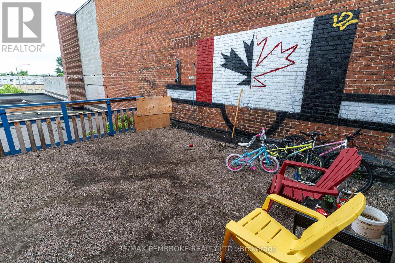 Studio for Rent in Ottawa – 109 PEMBROKE STREET W, Ottawa – By Peter Sagos - Image 15