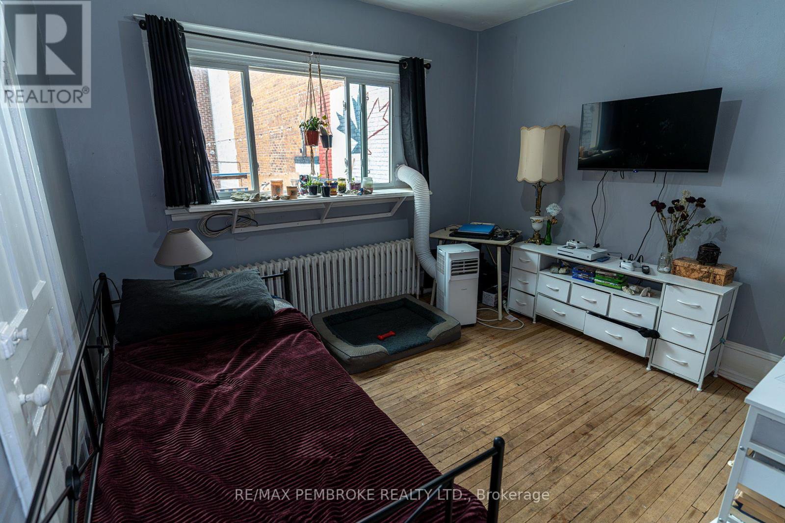 Studio for Rent in Ottawa – 109 PEMBROKE STREET W, Ottawa – By Peter Sagos - Image 16