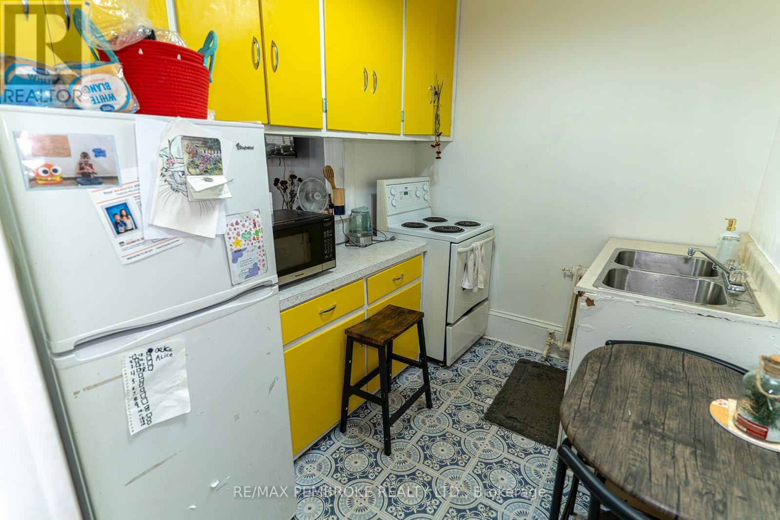 Studio for Rent in Ottawa – 109 PEMBROKE STREET W, Ottawa – By Peter Sagos - Image 19