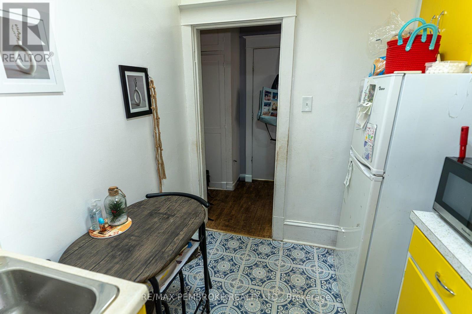 Studio for Rent in Ottawa – 109 PEMBROKE STREET W, Ottawa – By Peter Sagos - Image 20