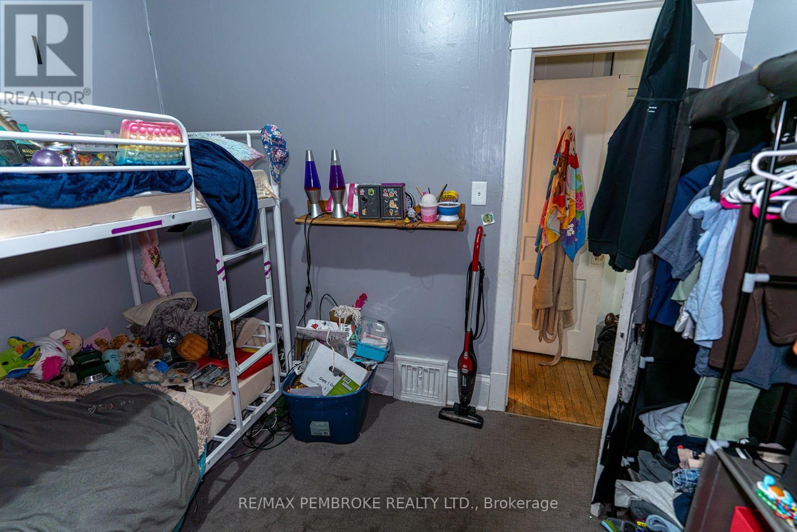 Studio for Rent in Ottawa – 109 PEMBROKE STREET W, Ottawa – By Peter Sagos - Image 23