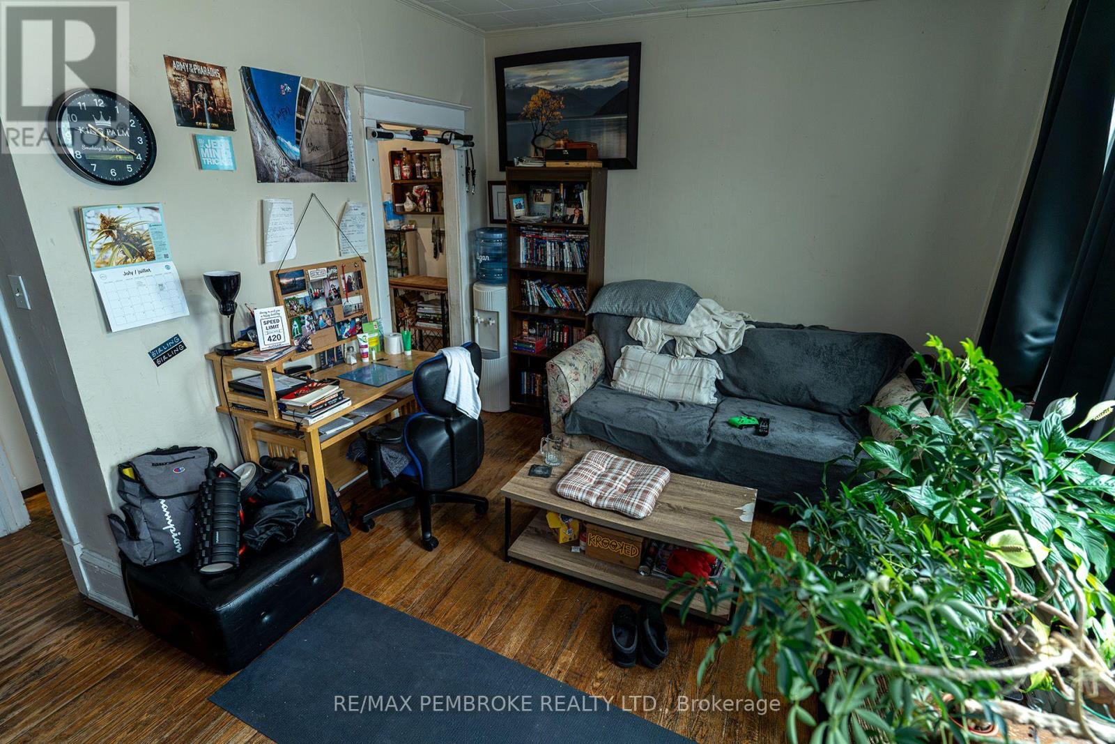 Studio for Rent in Ottawa – 109 PEMBROKE STREET W, Ottawa – By Peter Sagos - Image 25