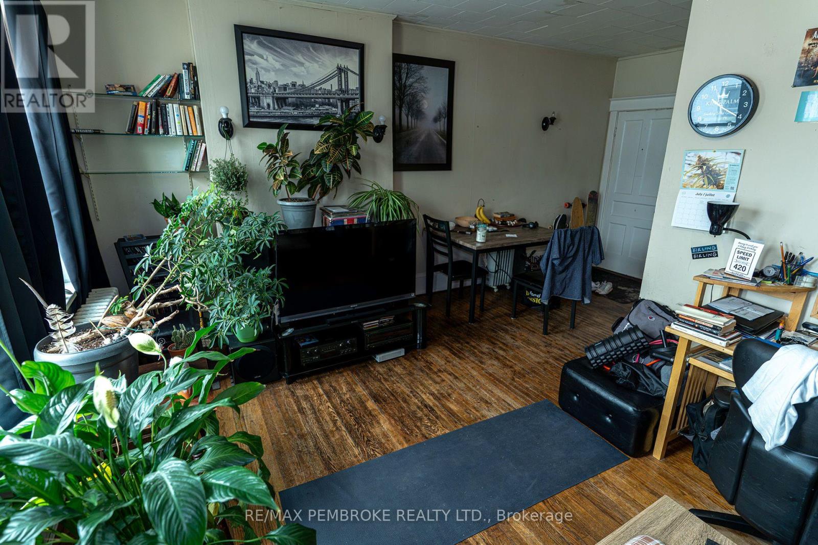 Studio for Rent in Ottawa – 109 PEMBROKE STREET W, Ottawa – By Peter Sagos - Image 26
