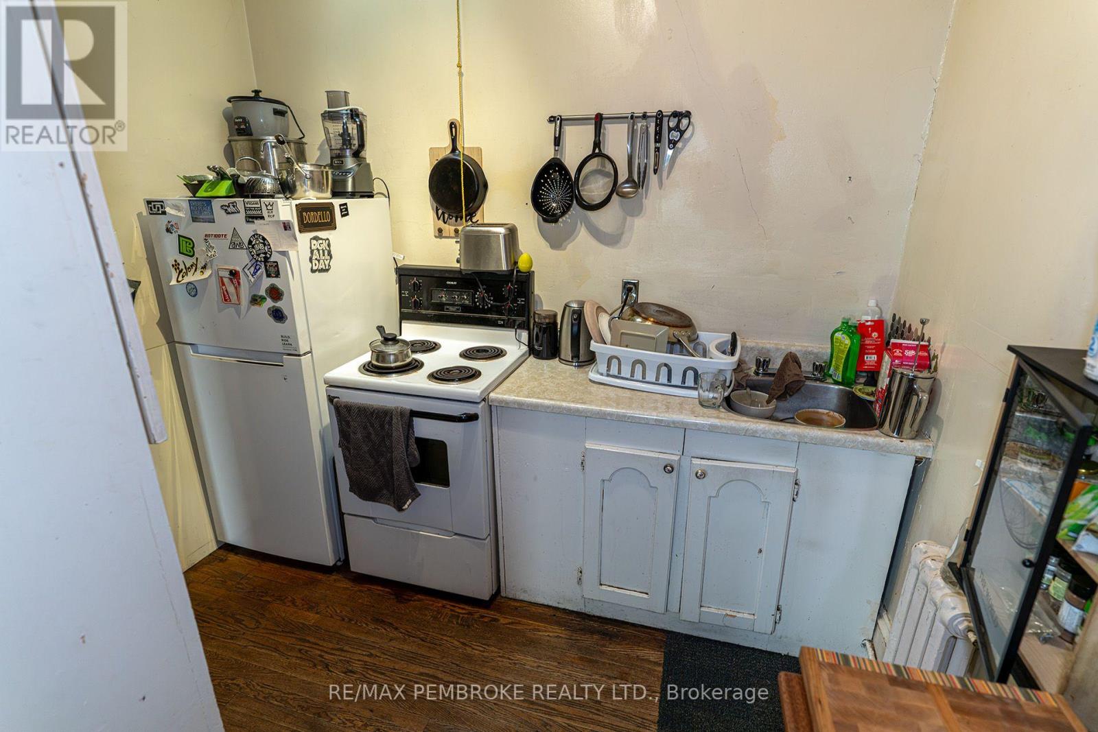 Studio for Rent in Ottawa – 109 PEMBROKE STREET W, Ottawa – By Peter Sagos - Image 27