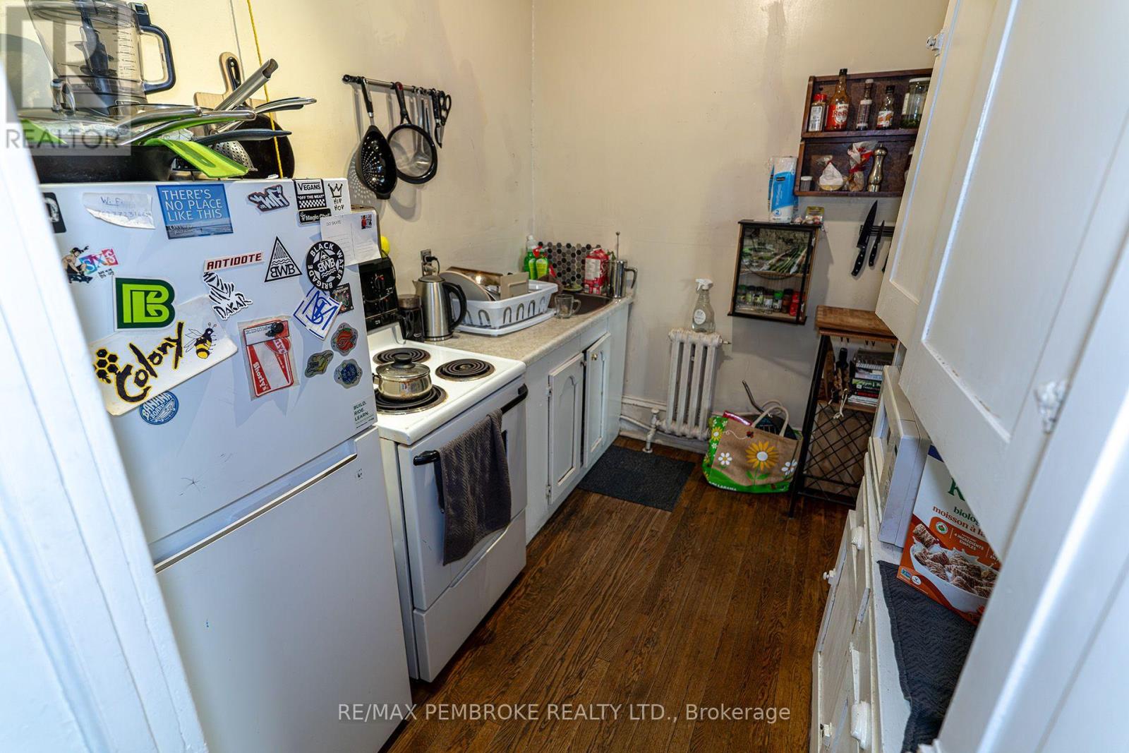 Studio for Rent in Ottawa – 109 PEMBROKE STREET W, Ottawa – By Peter Sagos - Image 28
