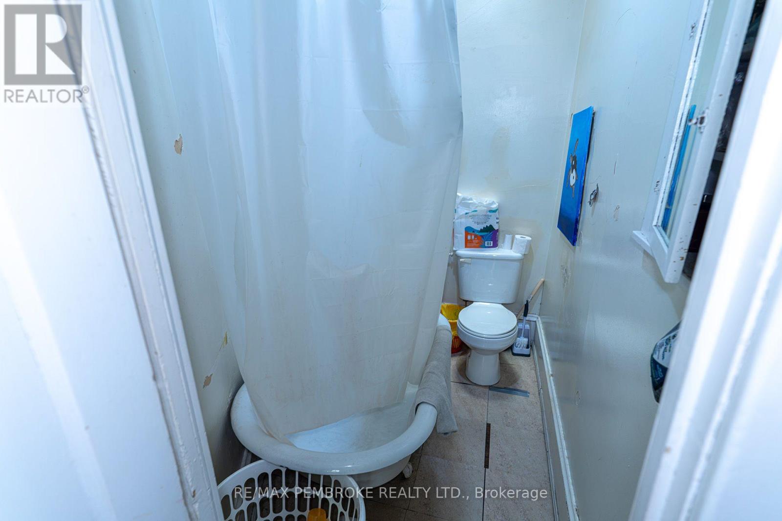 Studio for Rent in Ottawa – 109 PEMBROKE STREET W, Ottawa – By Peter Sagos - Image 29