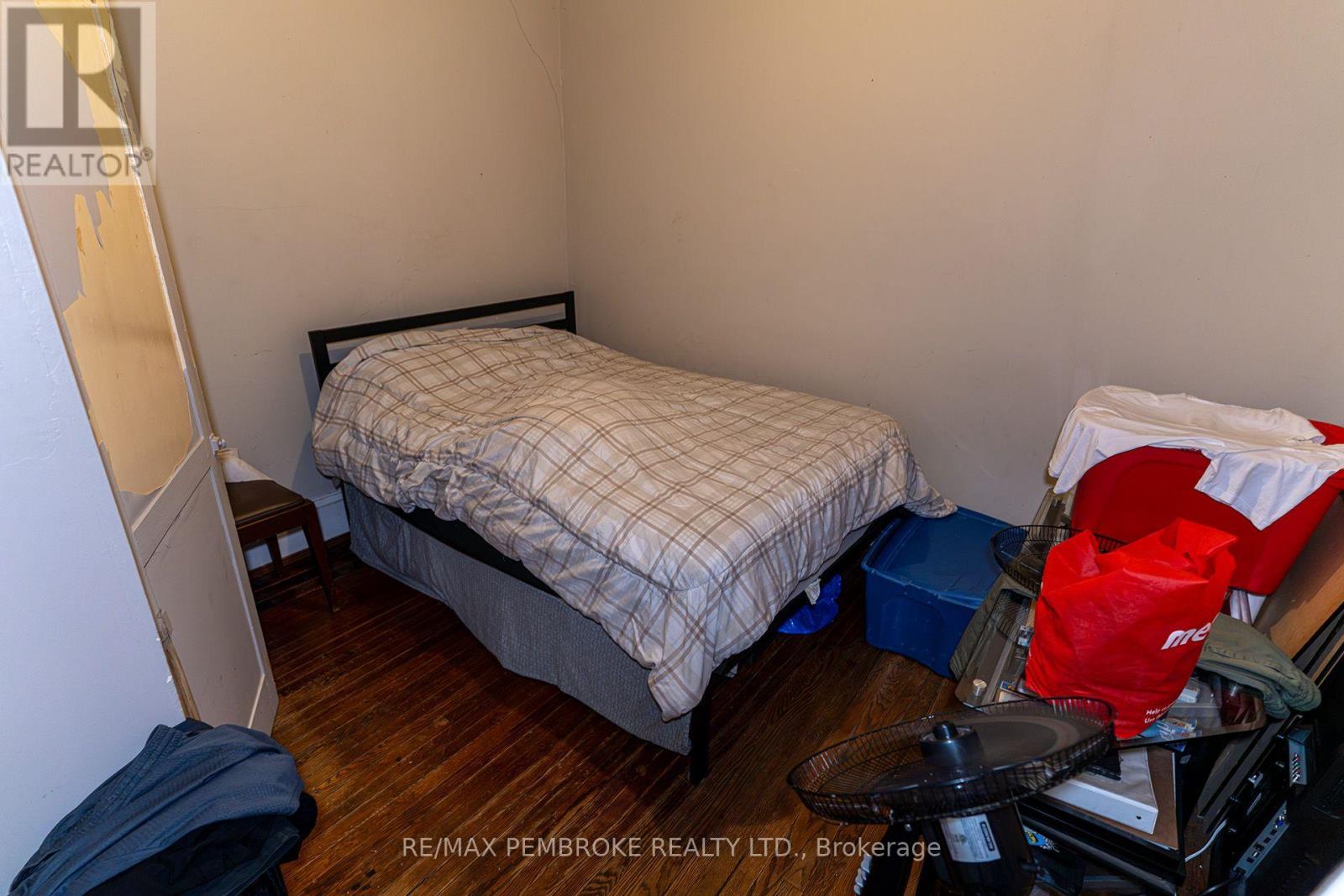 Studio for Rent in Ottawa – 109 PEMBROKE STREET W, Ottawa – By Peter Sagos - Image 30