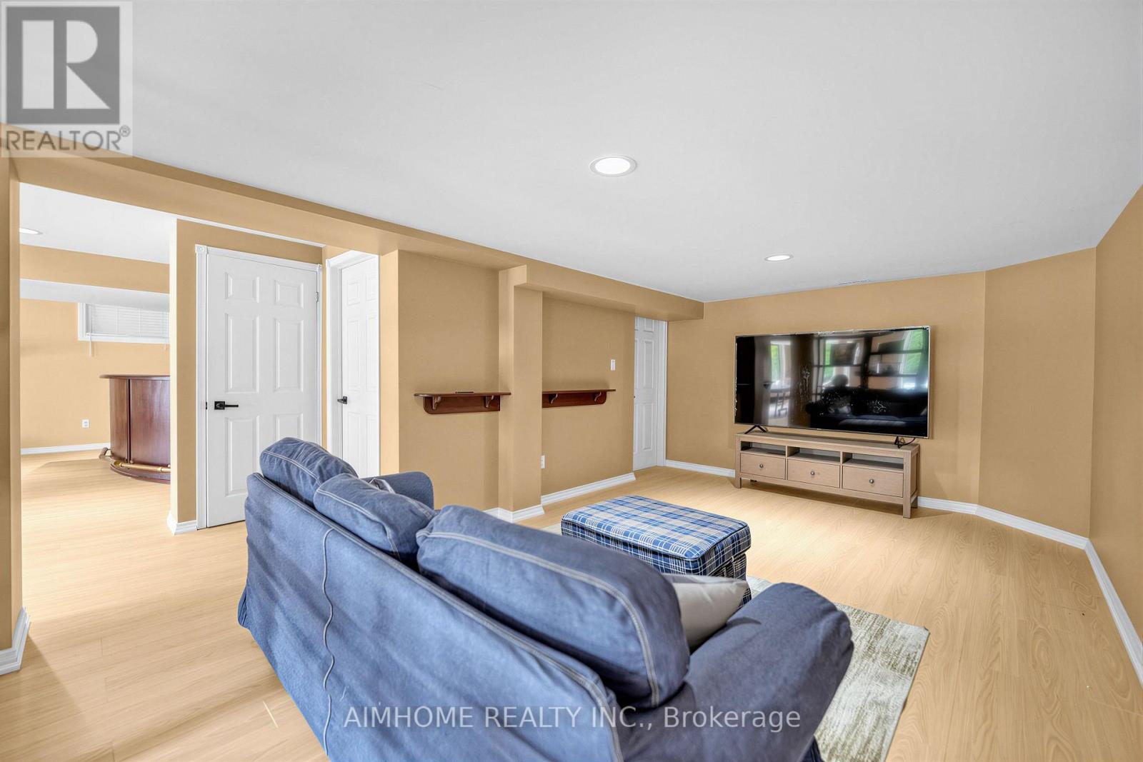 68 AITKEN CIRCLE - 33