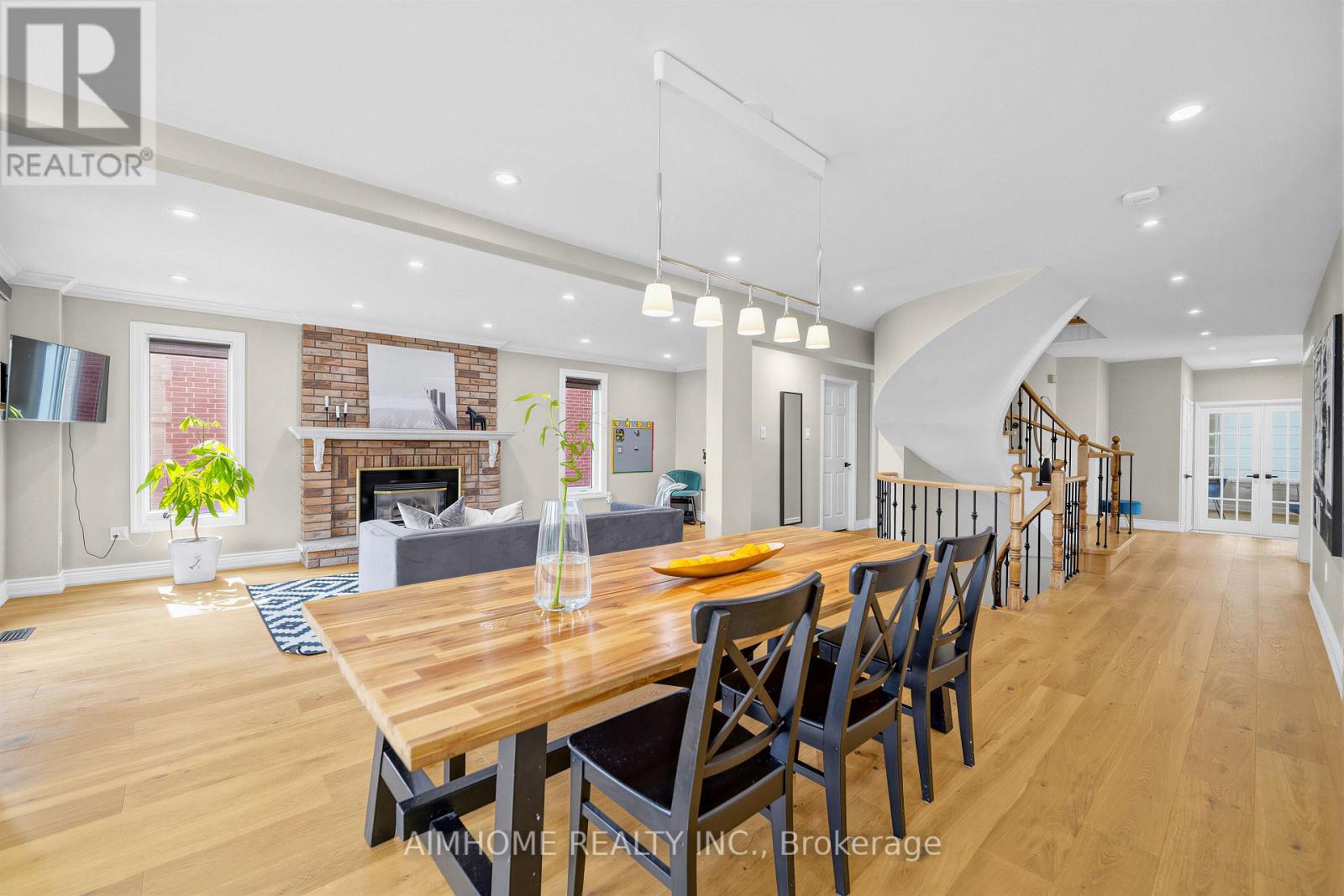 68 AITKEN CIRCLE - 4