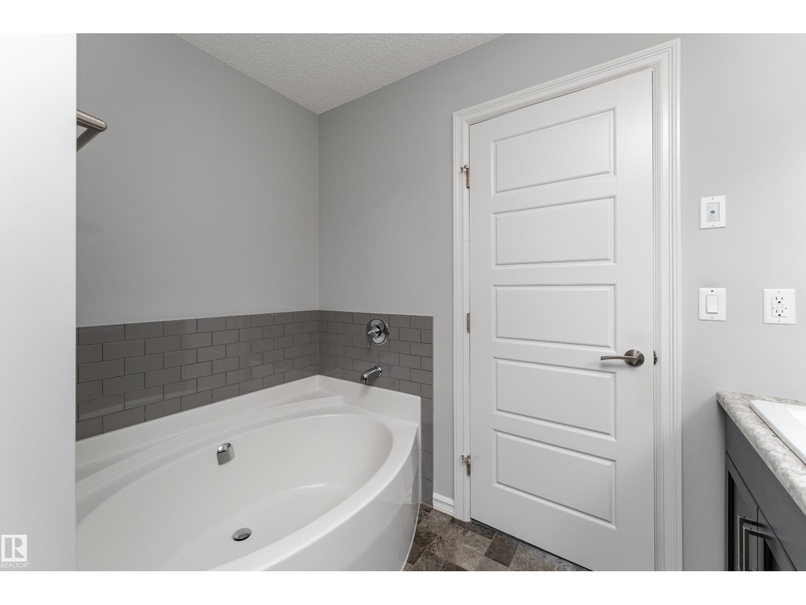 8811 223 ST NW - Image 39