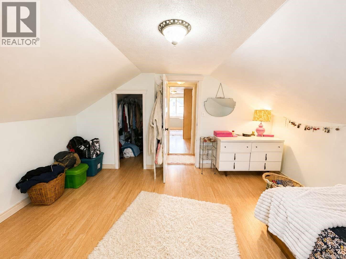 2738 12th Ave - 28