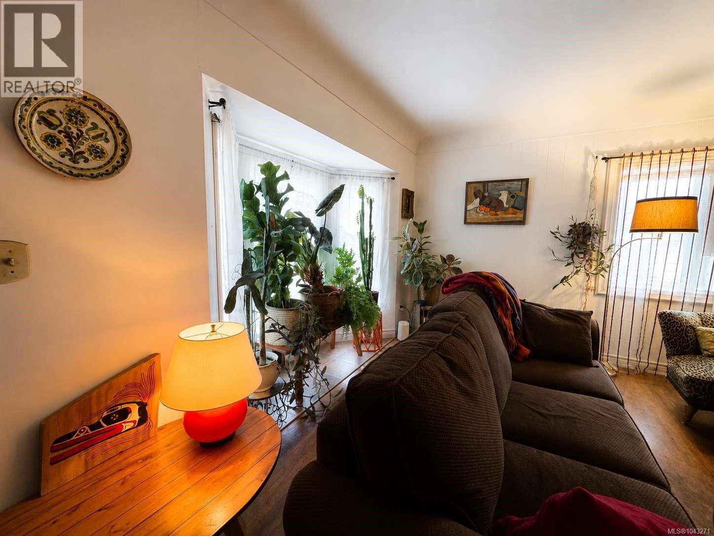 2738 12th Ave - 19