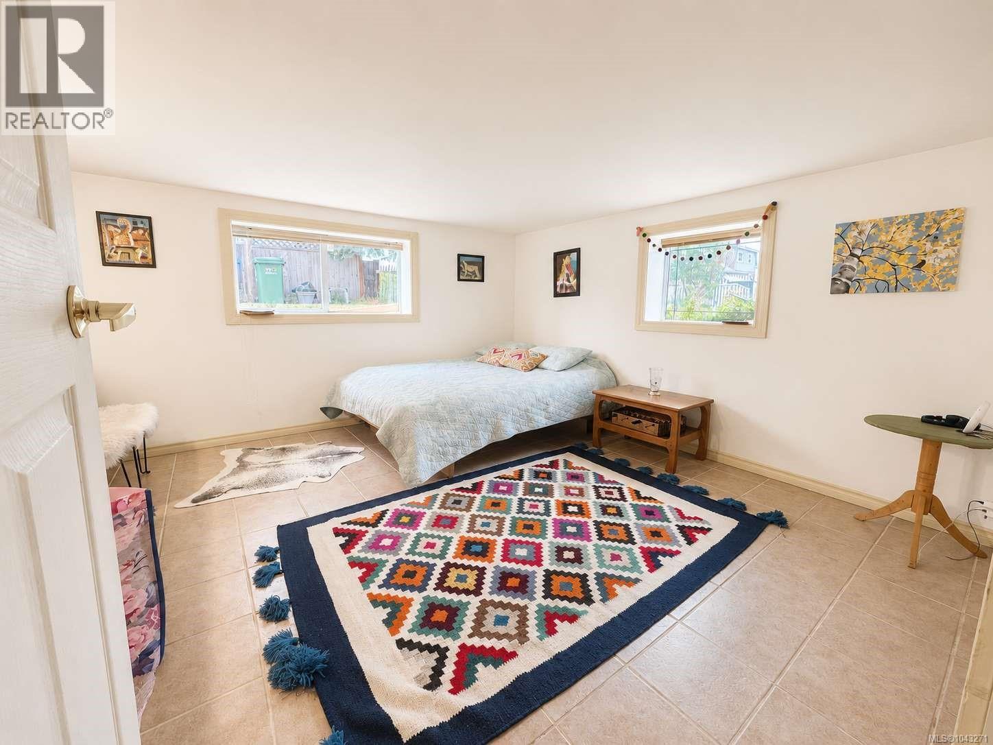 2738 12th Ave - 36