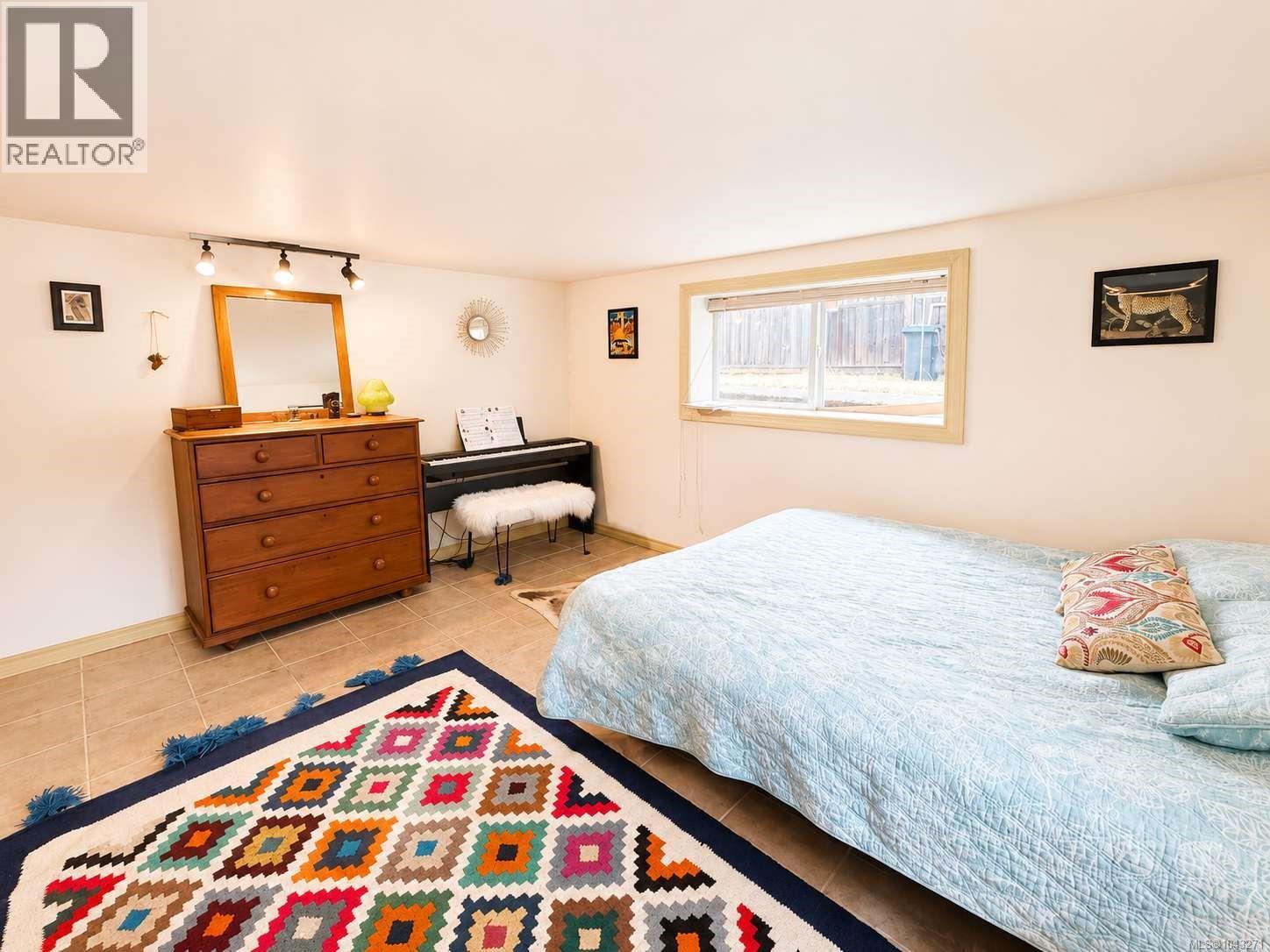 2738 12th Ave - 37