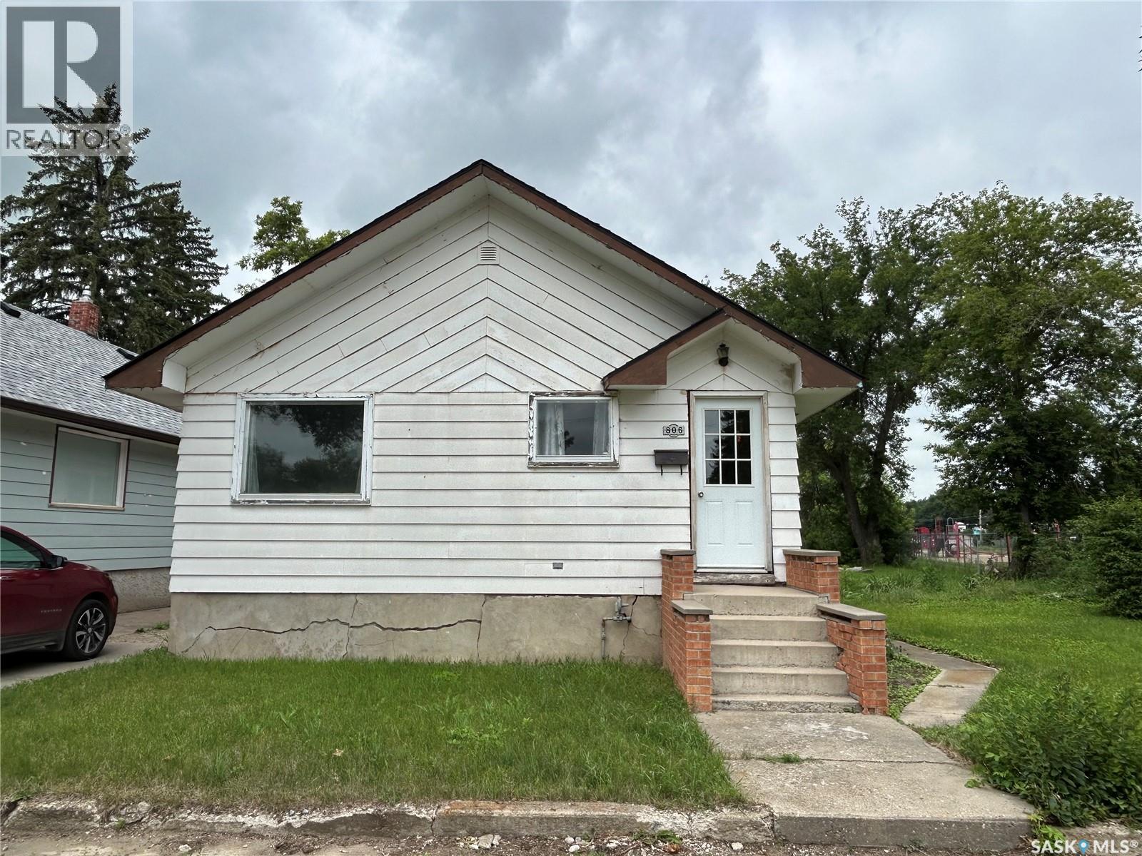 806 5th AVENUE SW - 1