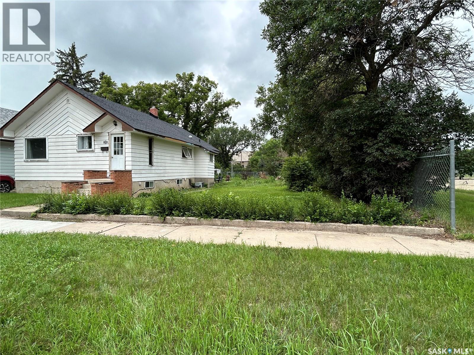806 5th AVENUE SW - 2