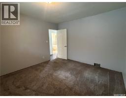 806 5th Avenue Sw, Moose Jaw, SK S6H5W3 Photo 10