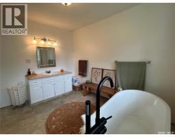 806 5th Avenue Sw, Moose Jaw, SK S6H5W3 Photo 15