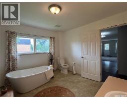 806 5th Avenue Sw, Moose Jaw, SK S6H5W3 Photo 16