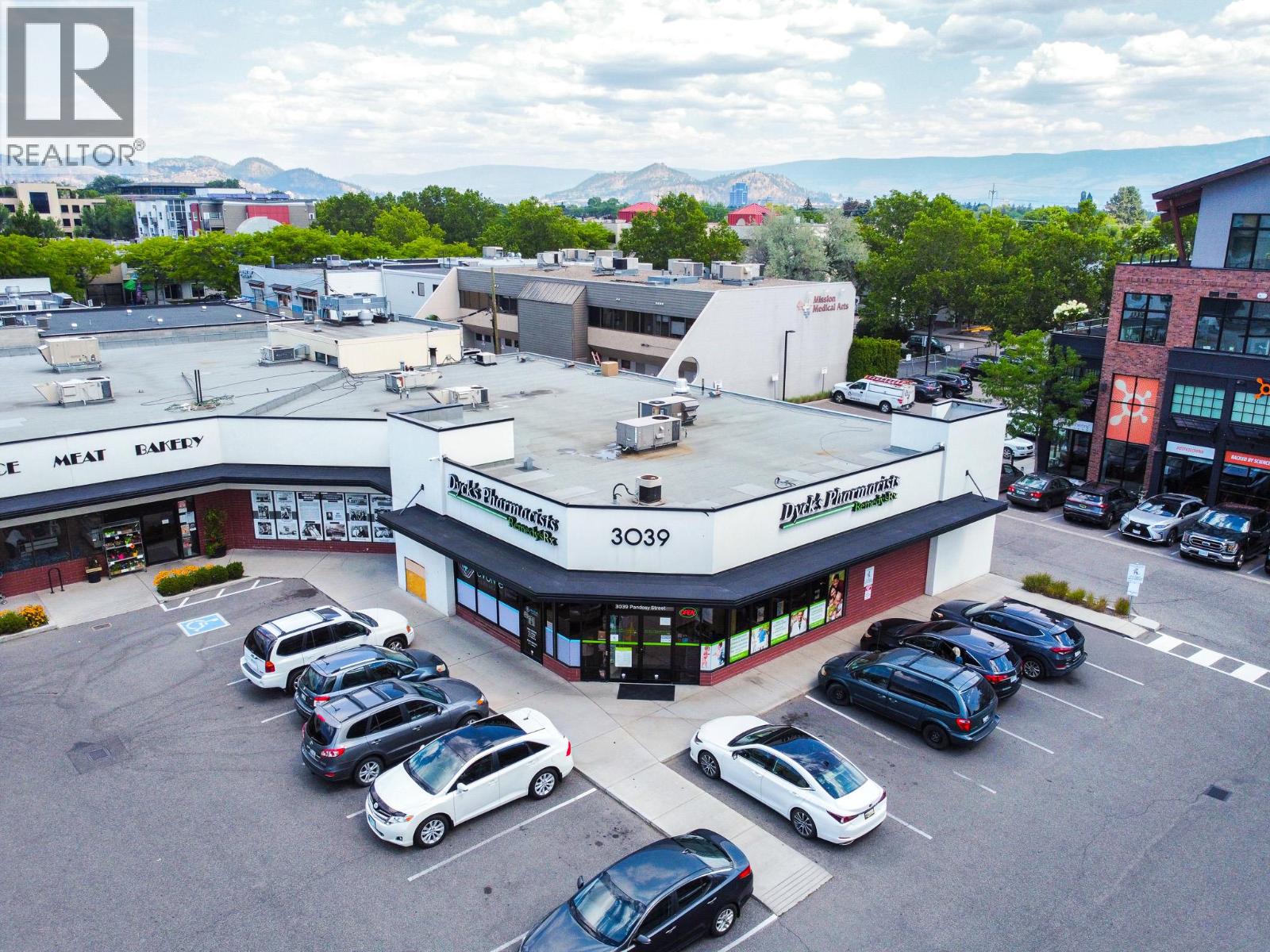 3039 Pandosy Street photo 5