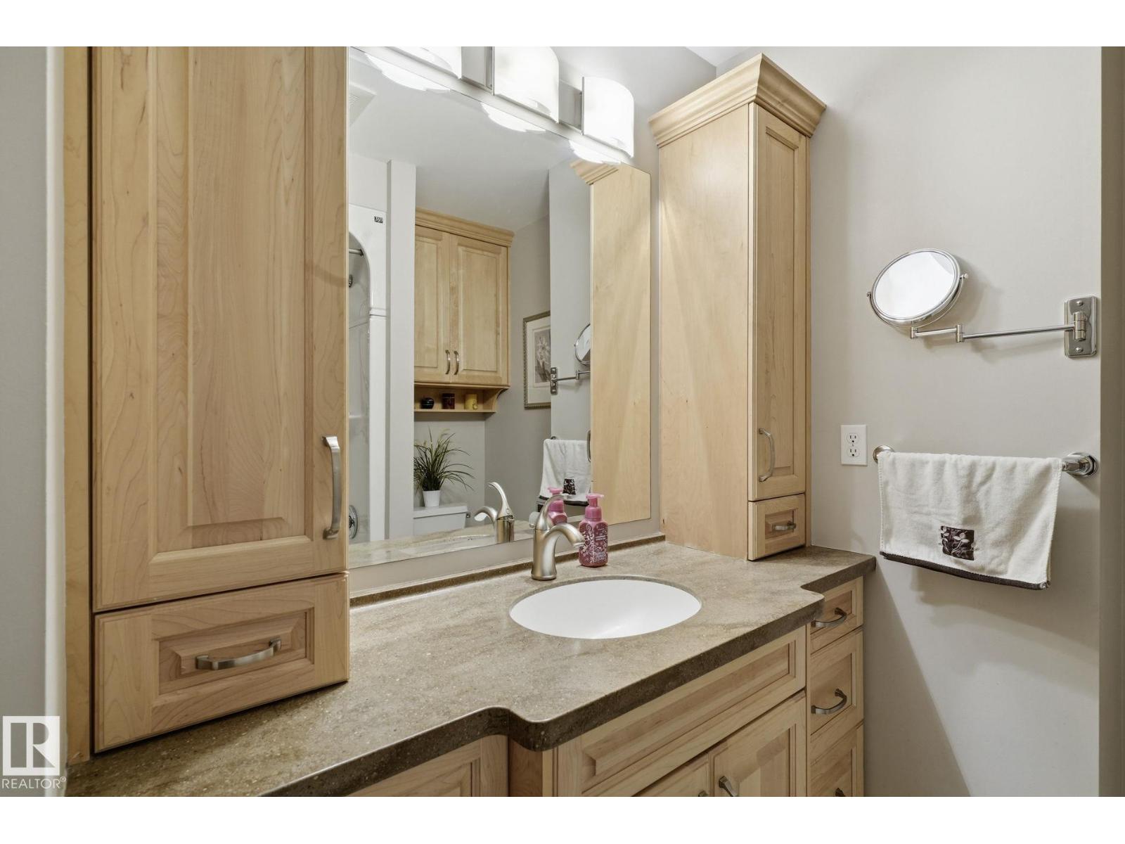7 Burlington AV - 19