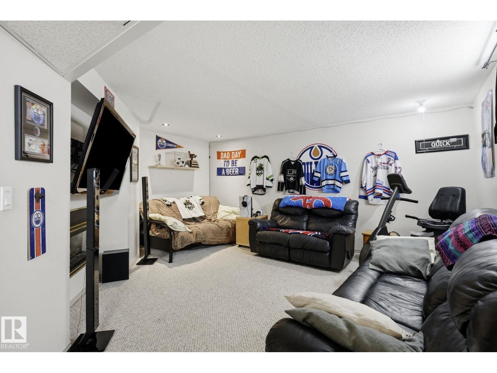 7 Burlington AV - 25