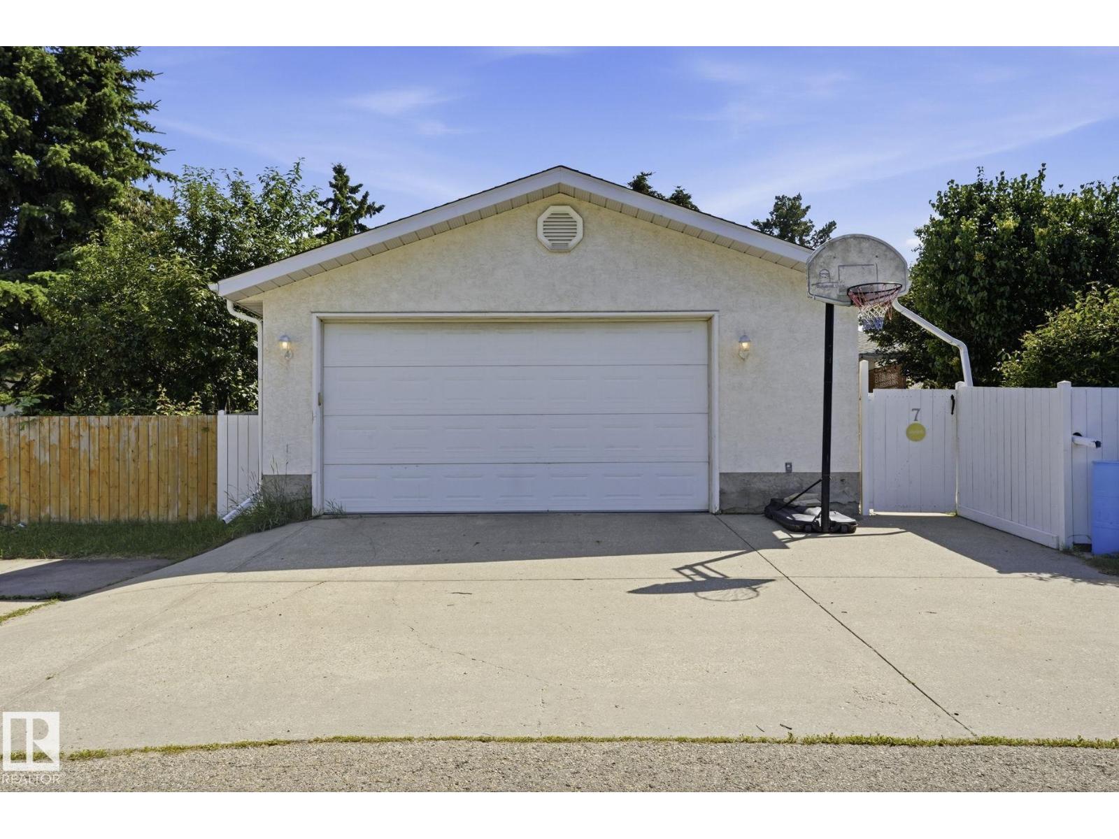 7 Burlington AV - 36