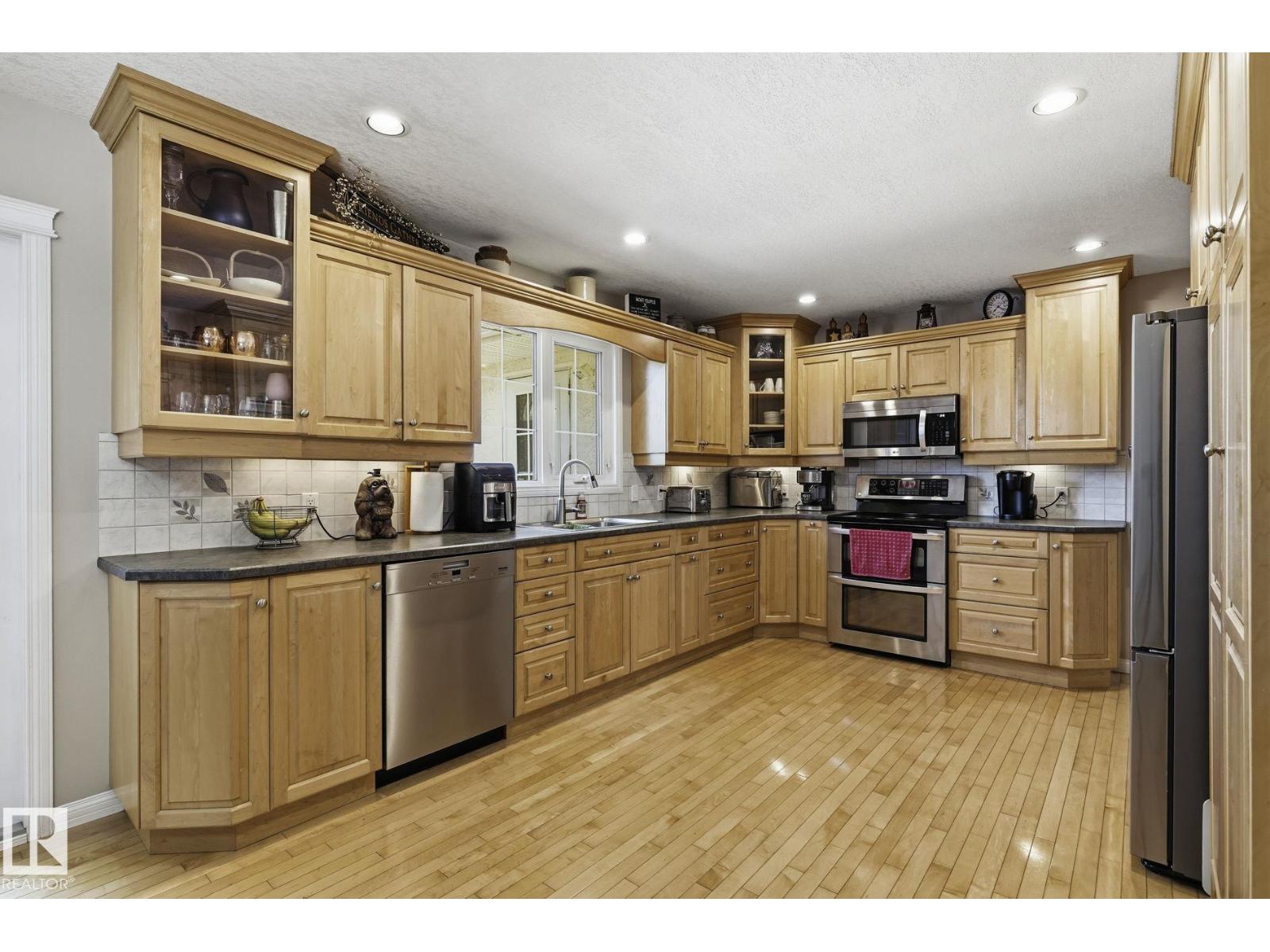 7 Burlington AV - 9