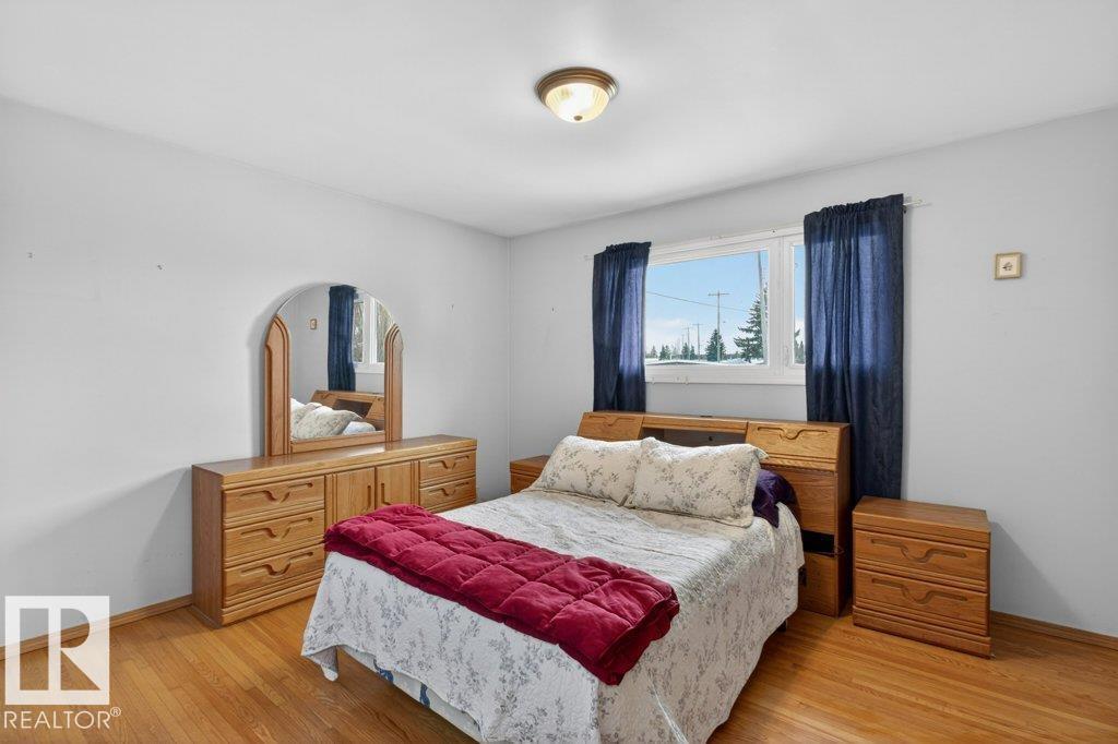 5216 89 AV NW - 11
