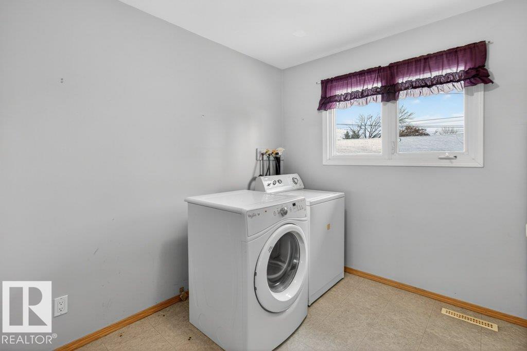 5216 89 AV NW - 16