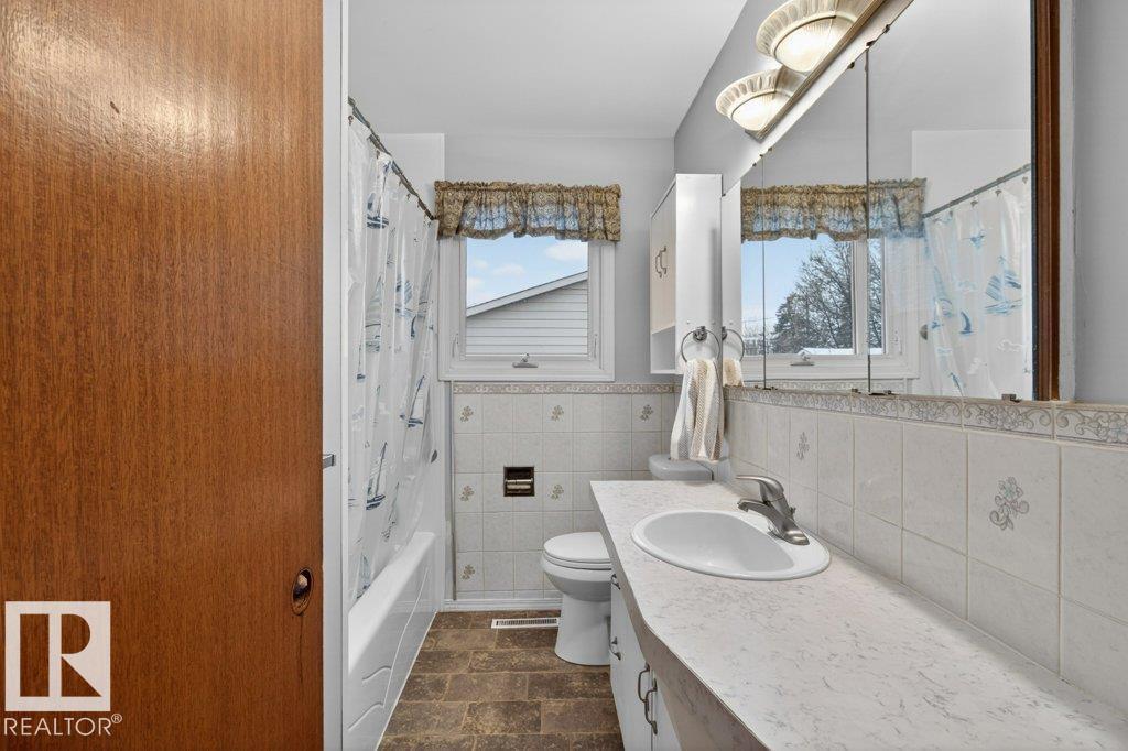 5216 89 AV NW - 18